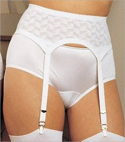 Luxury Lace Suspender Belt in Off-White